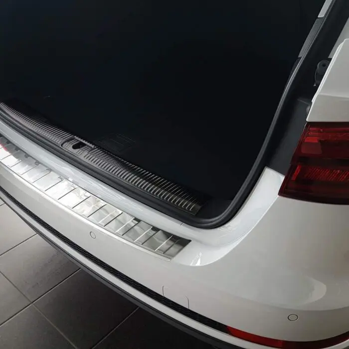 Ladekant alu Audi A4 Avant B9  08/2015