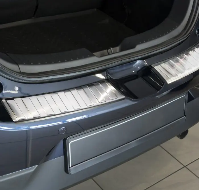 Ladekant alu Mazda 2 Typ DJ . 11/2014    2 teilig