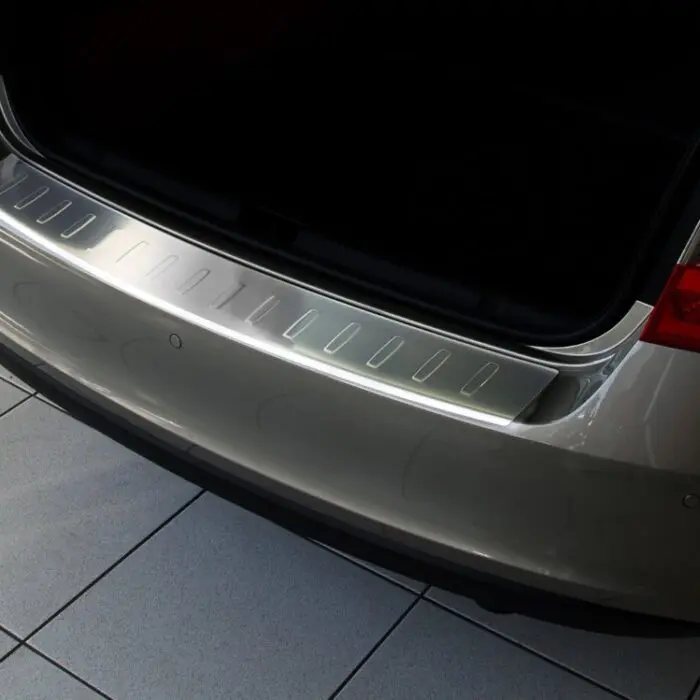 Ladekant alu Skoda Rapid  07/2012